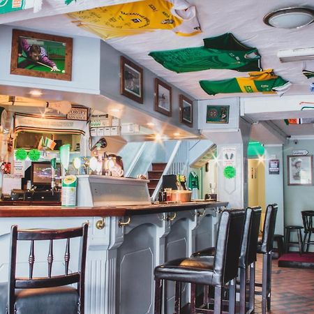Cu Chulainns Accommodation Westport Bagian luar foto