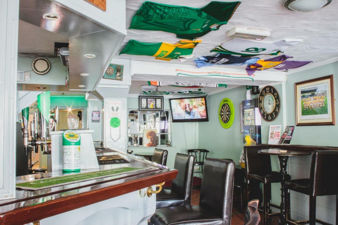 Cu Chulainns Accommodation Westport Bagian luar foto