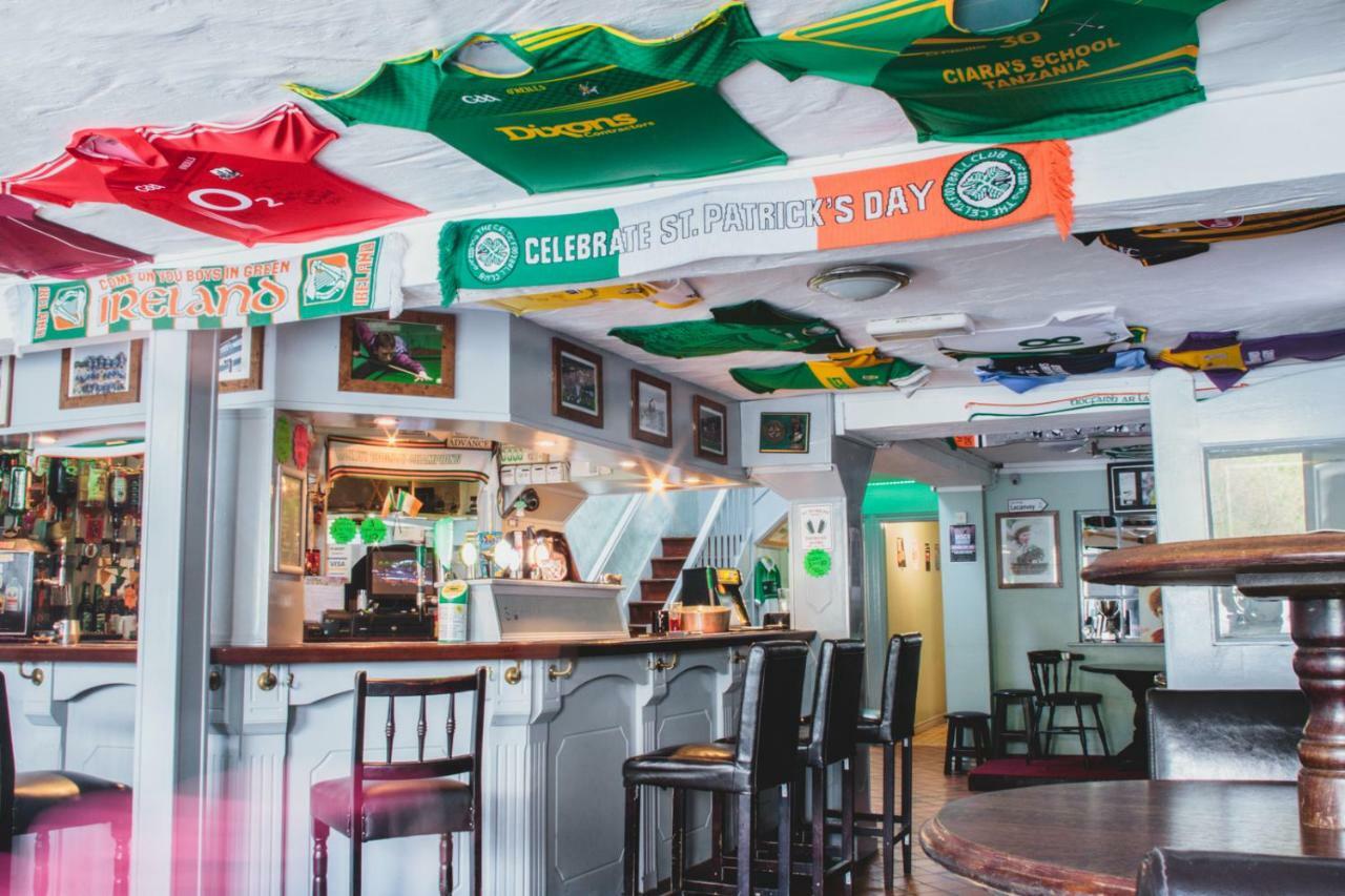 Cu Chulainns Accommodation Westport Bagian luar foto